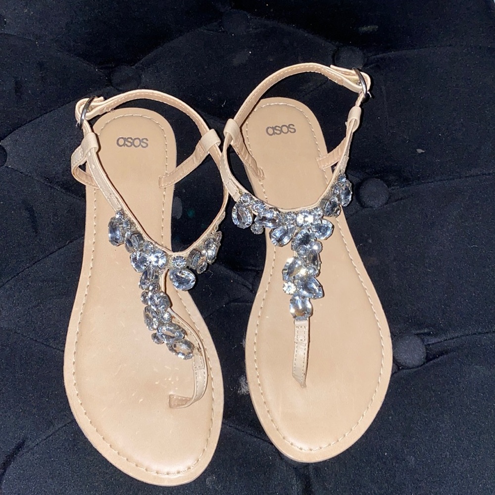 Flat sandals